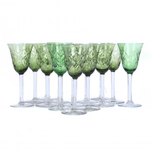 SET OF FOURTEEN WHITE WINE GLASSES, MID 20TH CENTURY.