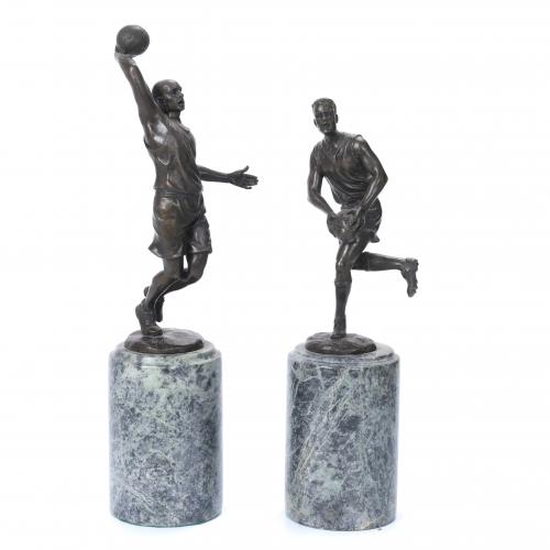 MIGUEL FERNÁNDEZ LÓPEZ, "MILO" (1955). "BALONCESTISTA" Y "JUGADOR DE FULTBOL AMERICANO".