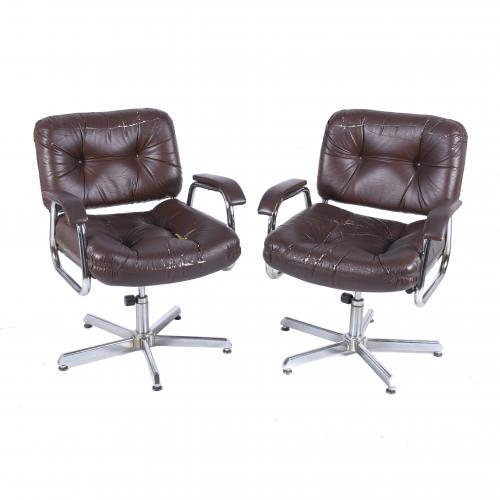 PAIR OF SWIVEL OFFICE CHAIRS, MID 20TH CENTURY.