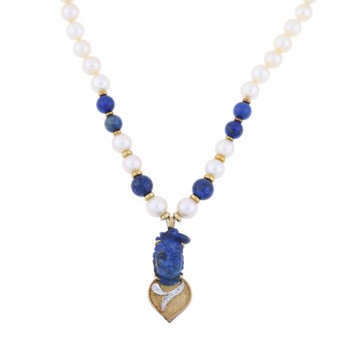 NECKLACE WITH PEARLS AND LAPIS LAZULI.