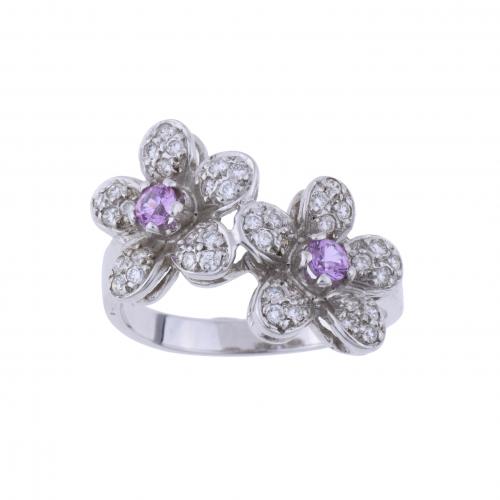 FLORAL RING WITH DIAMONDS.