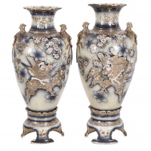 PAIR OF LARGE JAPANESE SATSUMA VASES, EARLY 20TH CENTURY.