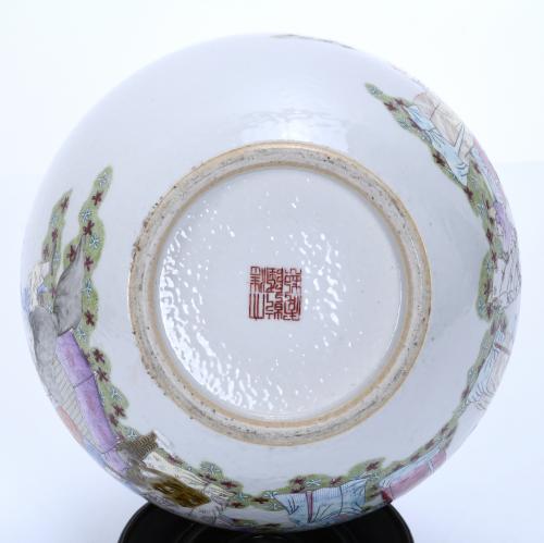 CHINESE REPUBLIC VASE, 1912-1949.