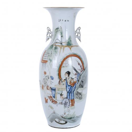 CHINESE VASE, LATE 19TH CENTURY.