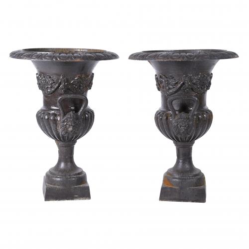 PAIR OF MEDICI STYLE KRATER GOBLETS, 20TH CENTURY.