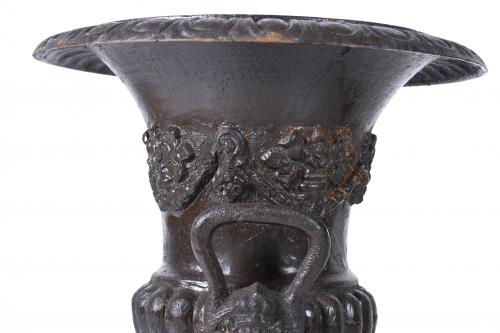 PAIR OF MEDICI STYLE KRATER GOBLETS, 20TH CENTURY.