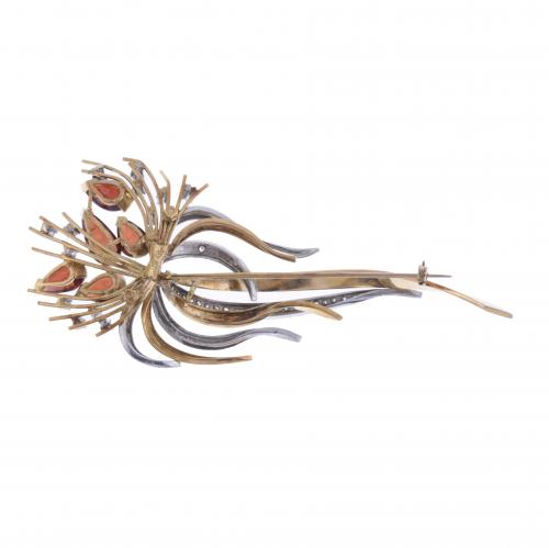 FLORAL BROOCH WITH GARNETS AND DIAMONDS.