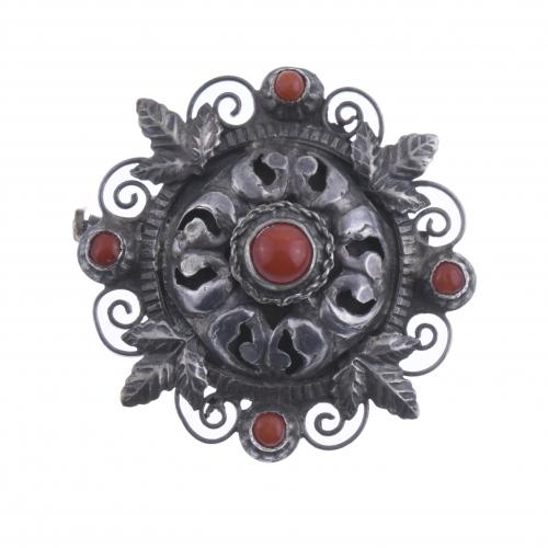 BROCHE CIRCULAR CON CORAL.