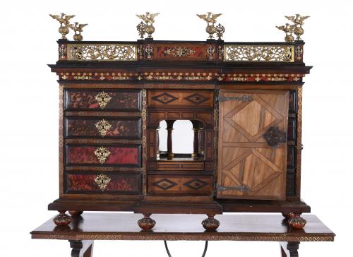 SPANISH CABINET, 20TH CENTURY. AFTER MODELS OF THE 17TH CEN