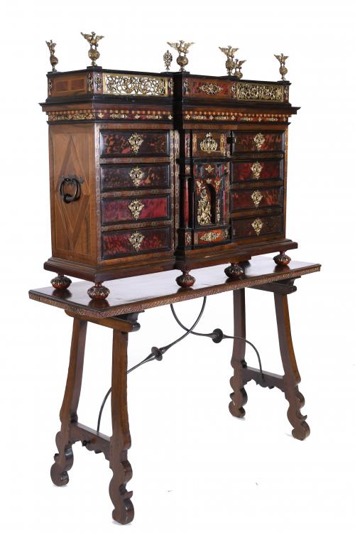 SPANISH CABINET, 20TH CENTURY. AFTER MODELS OF THE 17TH CEN