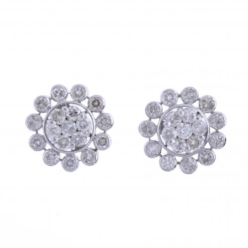 PENDIENTES ROSETONES DE DIAMANTES.