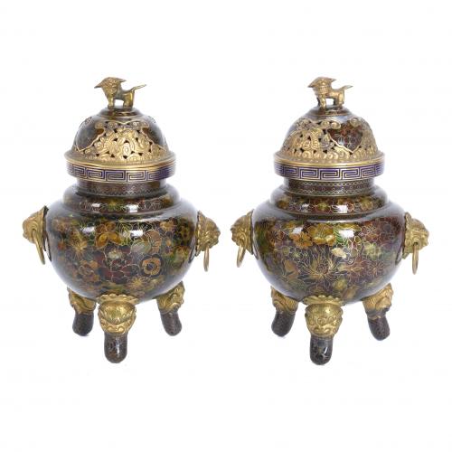 PAIR OF CHINESE JARS, MID 20TH CENTURY.