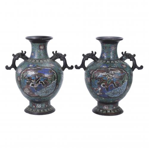 PAIR OF CHINESE VASES, 20TH CENTURY.