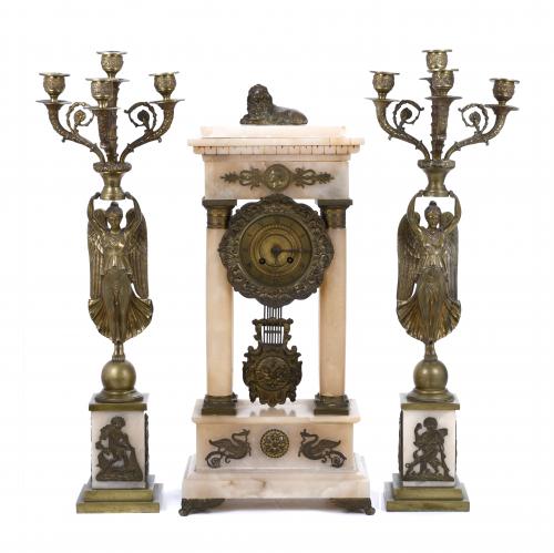 FRENCH TABLE CLOCK WITH DECORATION, LATE 19TH CENTURY-EARLY 20TH CENTURY.