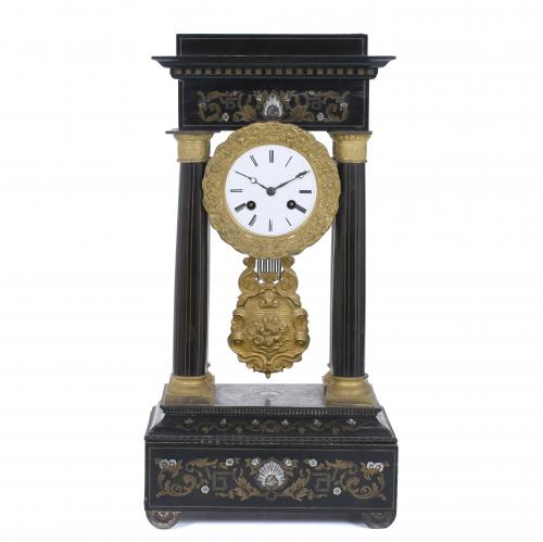 RELOJ DE SOBREMESA FRANCÉS "DE PÓRTICO" NAPOLEÓN III, SEGUNDA MITAD SIGLO XIX.