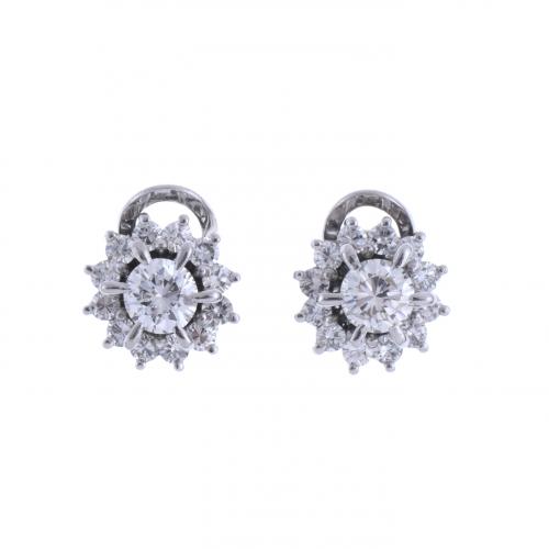 PENDIENTES ROSETONES DE DIAMANTES.