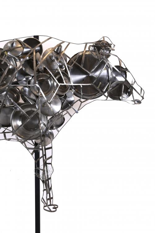 "VACA", ESCULTURA QUE DECORABA UNA DE LAS SALAS DEL EMBLEMÁ