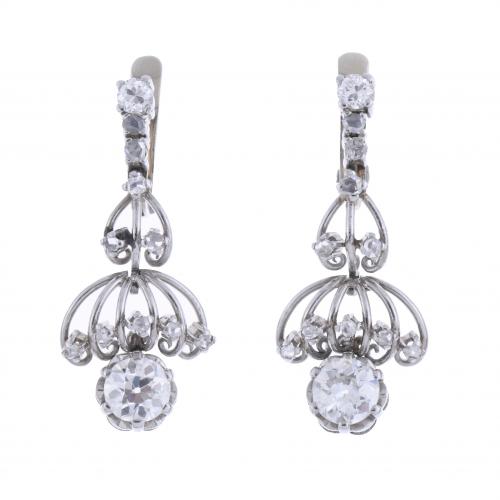 PENDIENTES LARGOS CON DIAMANTES.