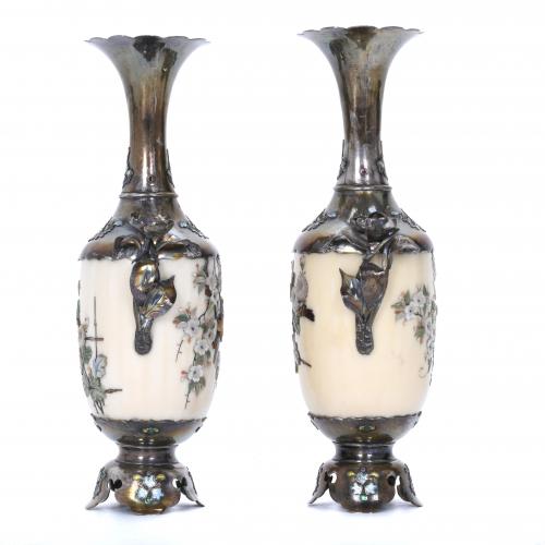 PAIR OF SMALL JAPANESE VASES, SECOND HALF OF THE 19TH CENTU