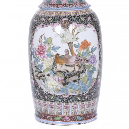 CHINESE VASE, CIRCA 1900. 