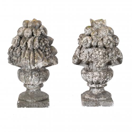 PAIR OF BOUQUETS, 20TH CENTURY.