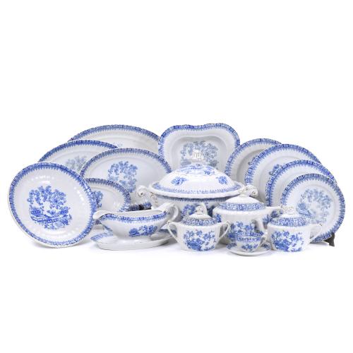 VAJILLA SAINT CLAIRE MODELO CHINA-BLAU. SIGLO XX. 