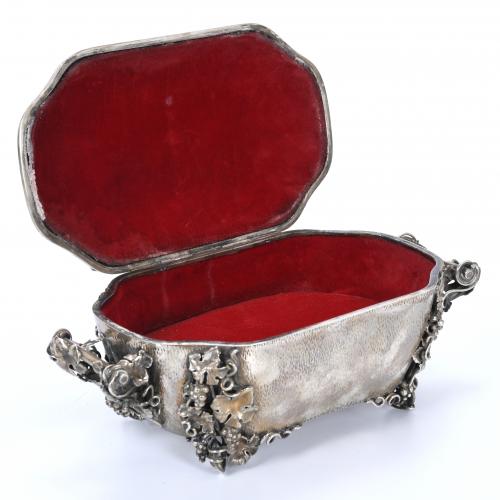 JEWELLERY BOX. 20TH CENTURY.