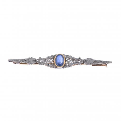 BROOCH WITH SAPPHIRE.