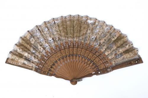 SET OF SEVEN FANS, 19TH AND 20TH CENTURIES.