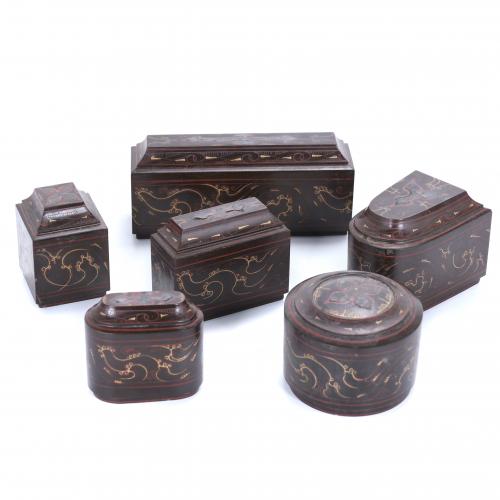 SEIS CAJAS EN MADERA DE FINALES DE LA DINASTÍA QING, SIGLO XIX. 