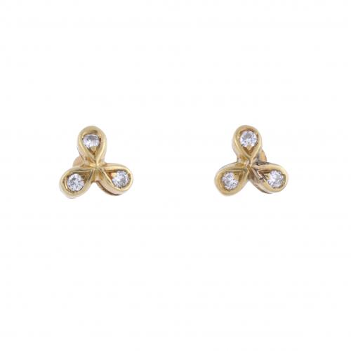 PENDIENTES INFANTILES TRILOBULADOS CON DIAMANTES.