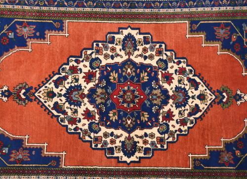 PAKISTANI CARPET, 20TH CENTURY. 