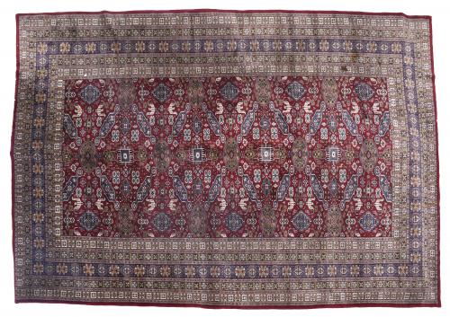 PERSIAN STYLE CARPET, 20TH CENTURY.