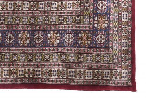 PERSIAN STYLE CARPET, 20TH CENTURY.