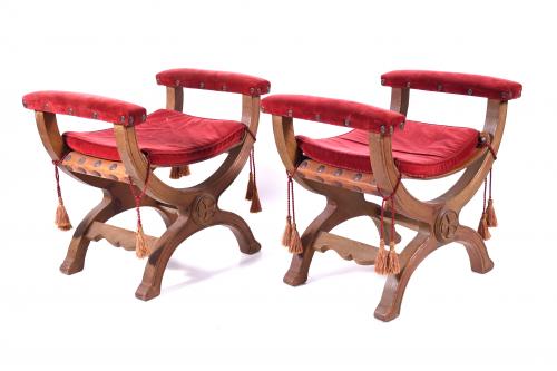 PAIR OF STOOLS, 20TH CENTURY. 