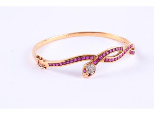 SNAKE-SHAPED BANGLE BRACELET WITH RUBIES AND DIAMONDS.