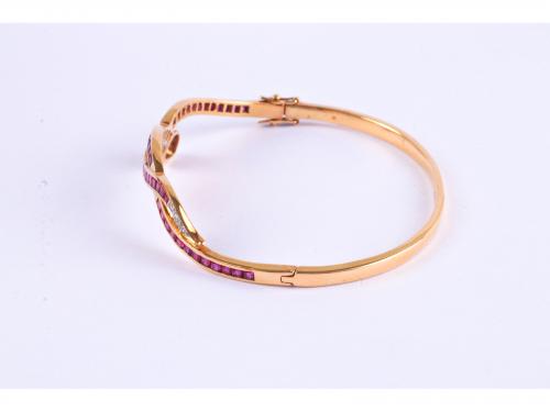 SNAKE-SHAPED BANGLE BRACELET WITH RUBIES AND DIAMONDS.