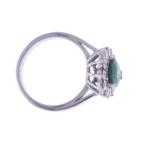 EMERALD AND DIAMONDS ROSETTE RING.