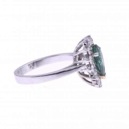 EMERALD AND DIAMONDS ROSETTE RING.