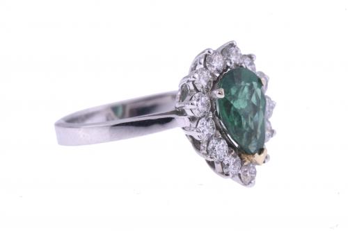 EMERALD AND DIAMONDS ROSETTE RING.