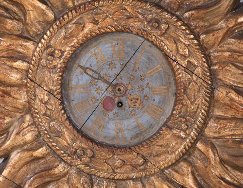 SUN-SHAPED CARVED CLOCK, EARLY 20TH CENTURY. 