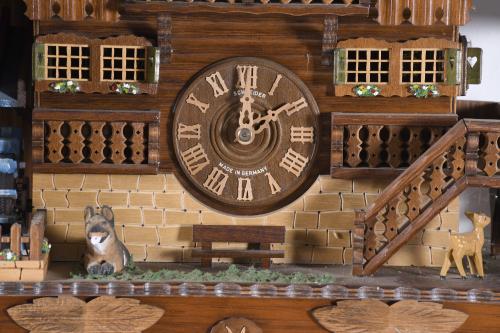 CUCKOO CLOCK FROM THE BLACK FOREST, LATE 20TH CENTURY. 