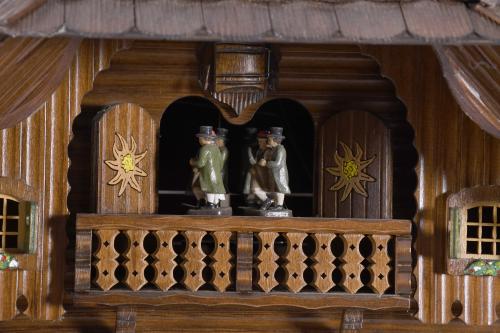 CUCKOO CLOCK FROM THE BLACK FOREST, LATE 20TH CENTURY. 