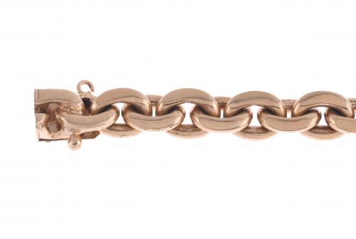 CHAIN BRACELET WITH BRAIDED LINKS.