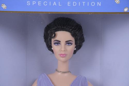 MATTEL. MUÑECA BARBIE EDICIÓN ESPECIAL MODELO "ELISABETH TA