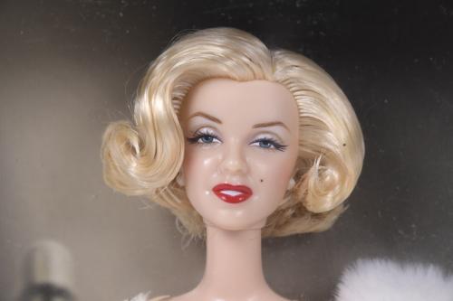 MATTEL. MUÑECA BARBIE MODELO "MARILYN" DE LA COLECCIÓN "COL