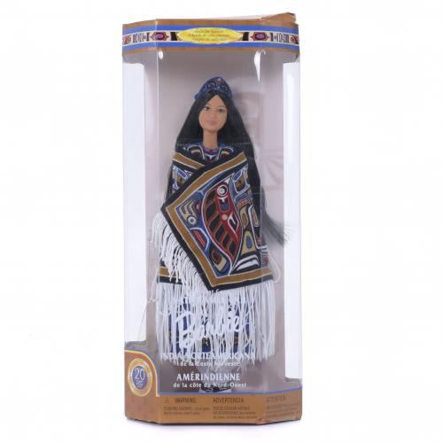 413-MATTEL. MUÑECA BARBIE MODELO "NORTHWEST COAST NATIVE AMERICAN" DE LA COLECCIÓN "DOLLS OF THE WORLD COLLECTION", 1999.