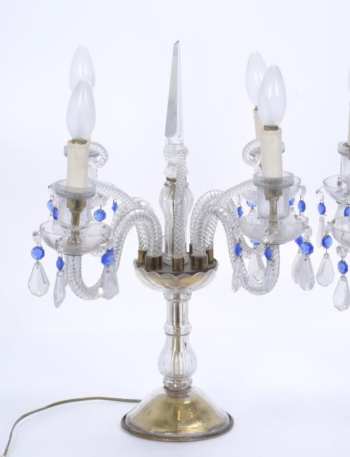 PAREJA DE CANDELABROS EN CRISTAL ESTILO BACCARAT, SIGLO XX.