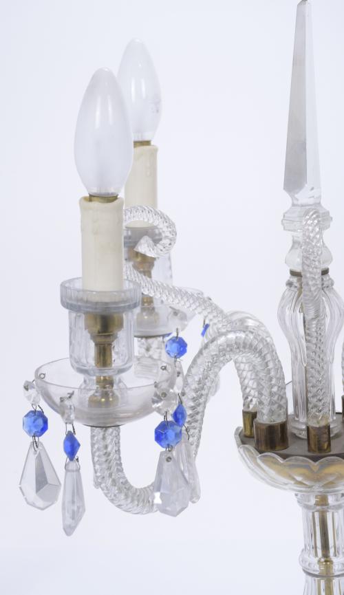 PAREJA DE CANDELABROS EN CRISTAL ESTILO BACCARAT, SIGLO XX.