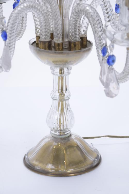 PAREJA DE CANDELABROS EN CRISTAL ESTILO BACCARAT, SIGLO XX.